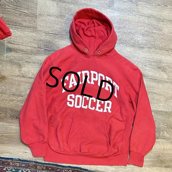 画像1: 【80's】【USA製】【ビンテージ】【チャンピオン】【Champion】FAIR PORT SOCCER バックプリント【トリコタグ】【赤】【リバースウィーブパーカー】【サイズXL】  (1)