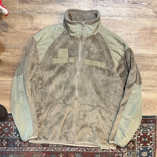 画像1: U.S.ARMY【米軍実物】【GEN3】【GENIII】【PECKHAM社製】【Polartec】コヨーテ【ポーラテックフリース】【M-R】  (1)