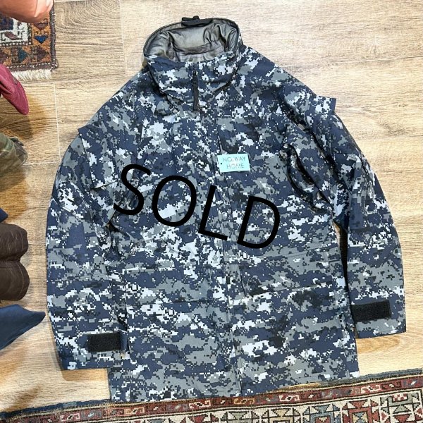 画像1: 【米軍実物】U.S.NAVY【WORKING PARKA】紺 デジカモ 【ゴアテックスパーカー】【Ｓ－Ｒ】  (1)