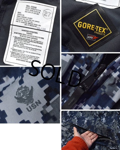 画像2: 【米軍実物】U.S.NAVY【WORKING PARKA】紺 デジカモ 【ゴアテックスパーカー】【Ｓ－Ｒ】  (2)
