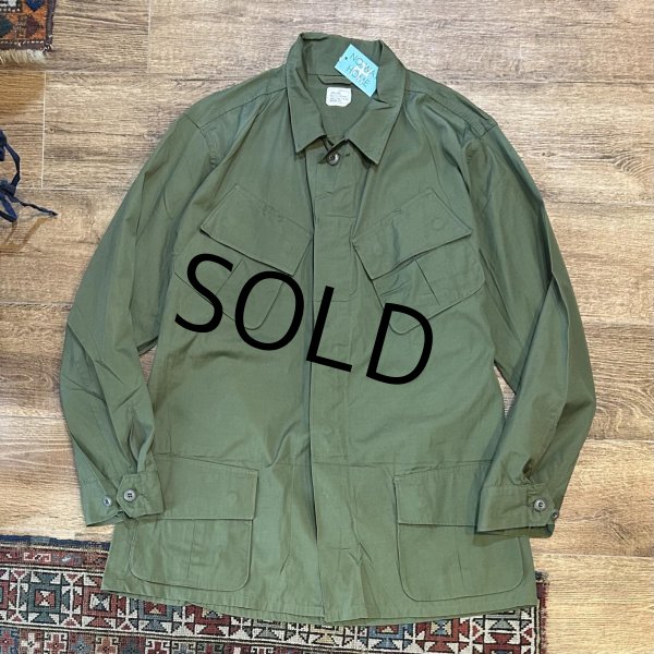 画像1: 【デッドストック】60's【ビンテージ】U.S.ARMY【米軍実物】ノンリップ【ジャングルファティーグジャケット】【L-LONG】  (1)
