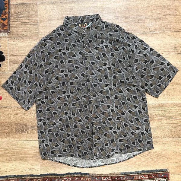 画像1: ビンテージ【WEAR THE RIGHT THING】【黒ｘ茶色】ひし形模様【レーヨンシャツ】半袖シャツ サイズL  (1)