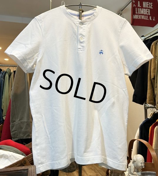 画像1: ビンテージ【ブルックスブラザーズ】Brooks Brothers【胸ロゴ入り】【鹿の子コットン】【白】【ヘンリーネックコットンTシャツ】【サイズL】  (1)