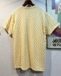画像3: 【USA製】ビンテージ【AWESOME WEAR】【オーサムウェア】エンボス総柄【レモンイエロー】【Ｔシャツ】【One Size Fits All】  (3)
