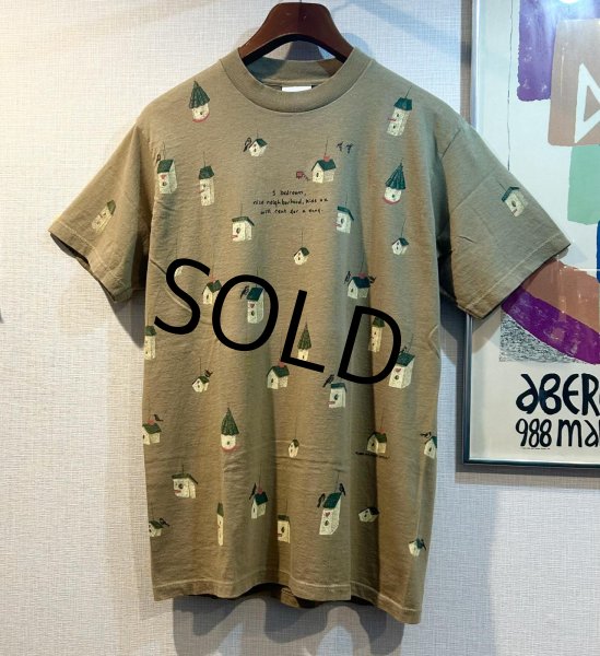 画像1: 【デッドストック】 90's【USA製】【ビンテージ】【rel・e・vant】レラバント【家】総柄【ベージュ】【Tシャツ】【サイズL程度】  (1)