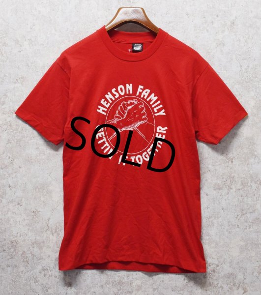 画像1: ほぼ未使用【USA製】ビンテージ【HENSON FAMILY GETTIN IT TOGETHER】【赤】Tシャツ【サイズL】  (1)