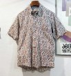 画像1: 【ビンテージ】【Truval】【白×花柄】総柄 半袖ボタンダウンシャツ【サイズM】   (1)