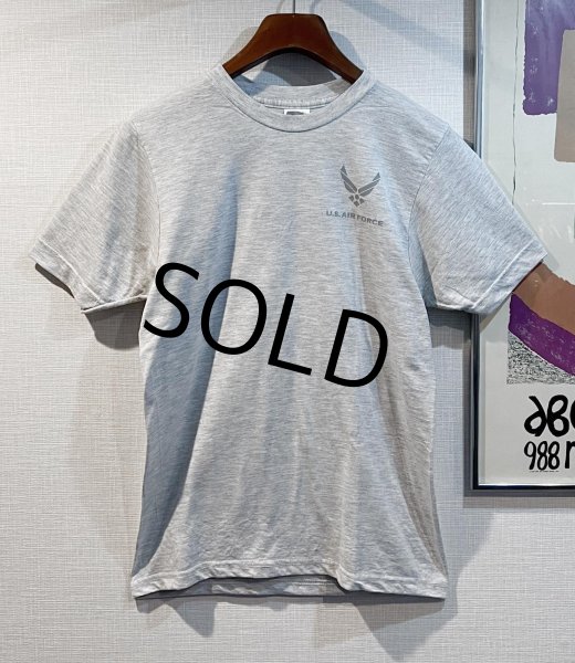 画像1: 【USA製】ビンテージ【USAF】【リフレクタープリント】【ロゴプリント】【バックプリント】ライトグレー【Tシャツ】【サイズＳ】  (1)