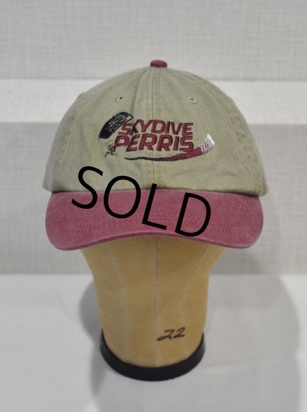 画像1: ビンテージ【ADAMS】【アダムス】【SKYDIVE PERRIS】カーキ×エンジ【キャップ】  (1)