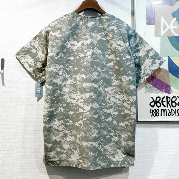 画像3: 程度良好!! ビンテージ【USA製】ACU デジカモ 総柄【ポケット付き】【Vネック】メディカルプルオーバーシャツ【Tシャツ】【サイズM】  (3)