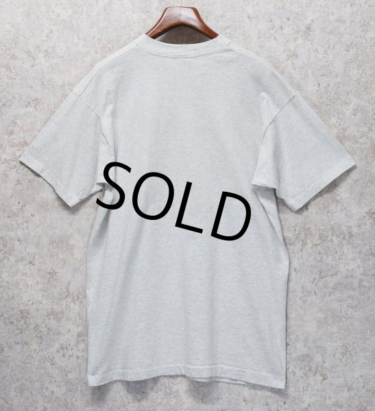 画像3: 90's【USA製】 ビンテージ【FRUIT OF THE LOOM 】フルーツオブザルーム【グレー】【FOSSIL】フォッシル【 Tシャツ】【サイズXL】  (3)