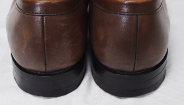 画像4: 【ENGLAND製】BARNEYS NEW YORK【バーニーズニューヨーク】【別注】【ブラウン】【Vチップローファー】【10 1/2D】【28.5cm程度】  (4)