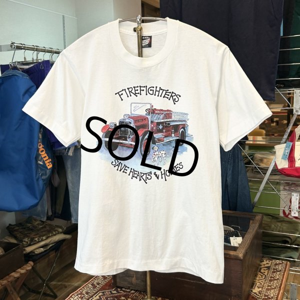 画像1: 90's【USA製】ビンテージ【SCREEN STARS】スクリーンスターズ シングルステッチ【FIREFIGHTERS】消防車【白】【Tシャツ】【サイズM】  (1)