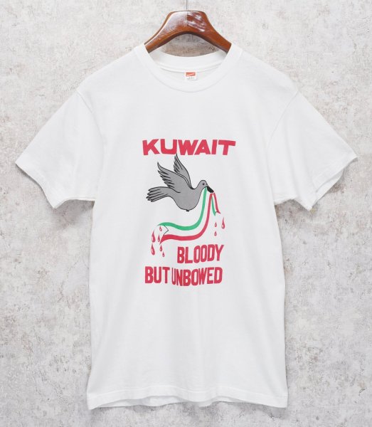 画像1: ワンウォッシュ【80's】【USA製】【ビンテージ】【Hanes】ヘインズ【KUWAIT BLOODY BUT UNBOWED】白【鳥プリント】【Tシャツ】【サイズL】  (1)
