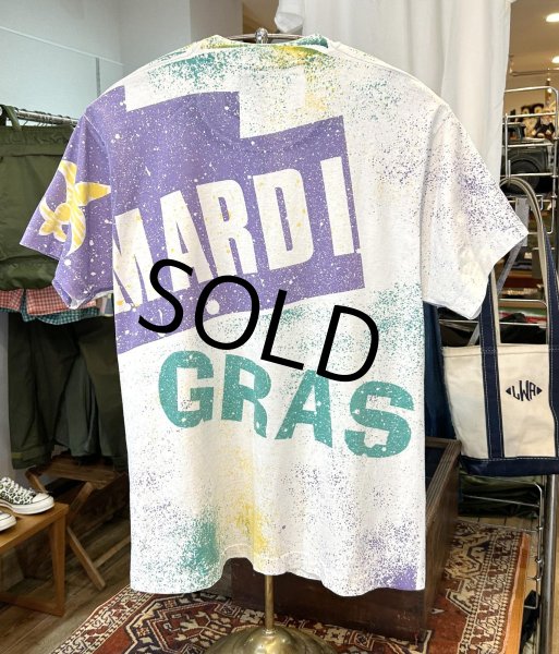画像3: 90's USA製 ビンテージ【FRUIT OF THE LOOM 】フルーツオブザルーム【MARDI GRAS】【白】総柄【 Tシャツ】【サイズL】  (3)