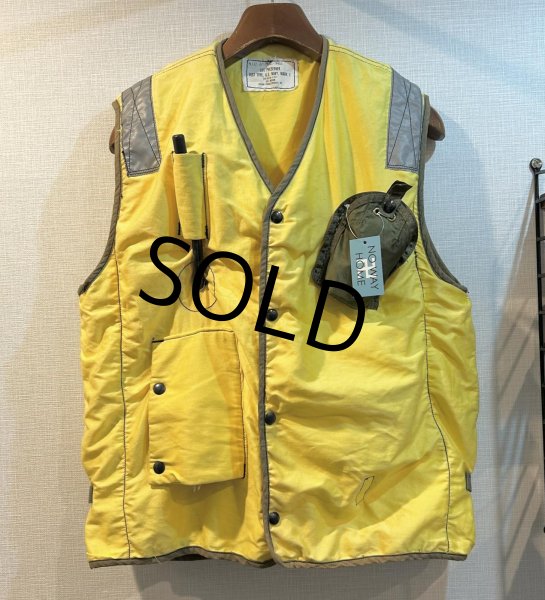 画像1: 【デッドストック】80's ビンテージ【U.S.NAVY】【ライフプリザーバーベスト】【黄色】【デッキベスト】【サイズＭ】  (1)