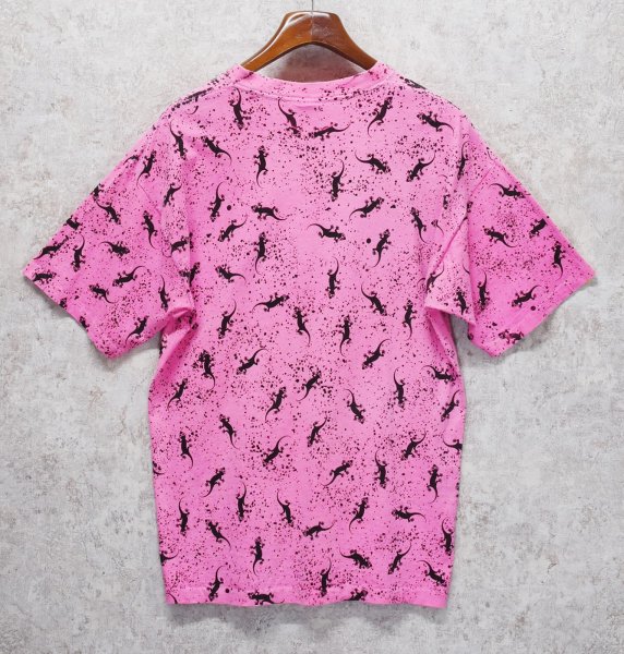 画像3: 90's~ USA製 ビンテージ【GECKO HAWAII】ゲッコーハワイ【ヤモリ】【ピンク×黒プリント】総柄【 Tシャツ】【サイズXL】  (3)