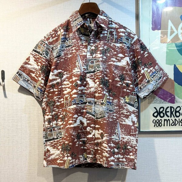 画像1: ほぼ未使用【ビンテージ】reyn spooner【レイン・スプーナー】【赤】【車とビーチ】【総柄】半袖【BDシャツ】【サイズS】   (1)