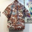 画像3: ほぼ未使用【ビンテージ】reyn spooner【レイン・スプーナー】【赤】【車とビーチ】【総柄】半袖【BDシャツ】【サイズS】   (3)