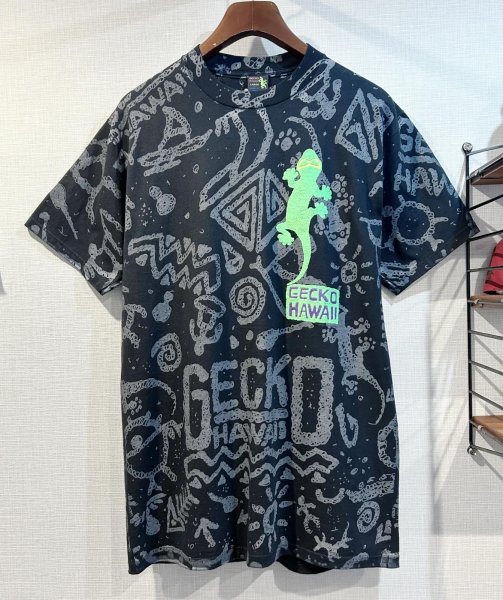 画像1: 【デッドストック】【USA製】【GECKO】ゲッコー【HAWAII】【ヤモリ】総柄 黒【Tシャツ】【サイズL】  (1)