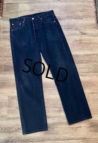 画像3: 90's【ビンテージ】【LEVI'S】【リーバイス】【501】ブラック 黒【ボタンフライ】【デニムパンツ】後染め【34×30】  (3)