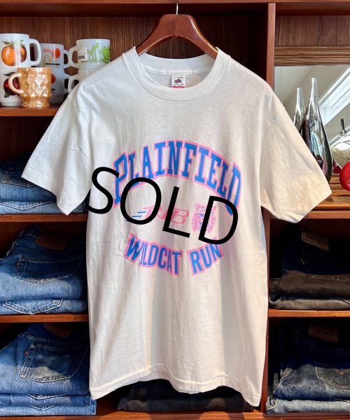 画像1: 【デッドストック】90's【USA製】 ビンテージ【FRUIT OF THE LOOM 】フルーツオブザルーム【PLAIN FIELD WILD CAT RUN】【白】【 Tシャツ】【サイズL】  (1)