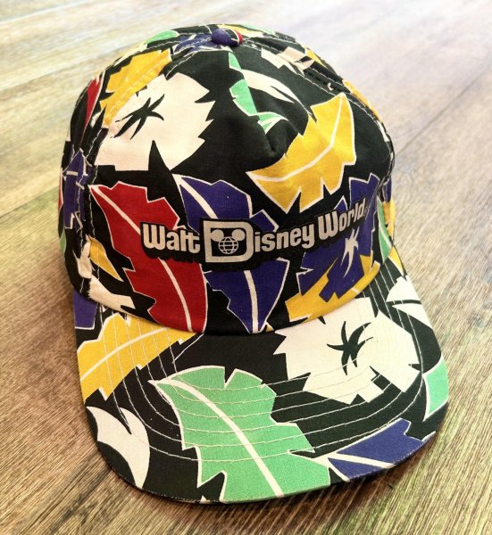 画像1: 90’s〜【ビンテージ】【Walt Disney World】ウォルトディズニーワールド【黒地】総柄【ベースボールキャップ】  (1)