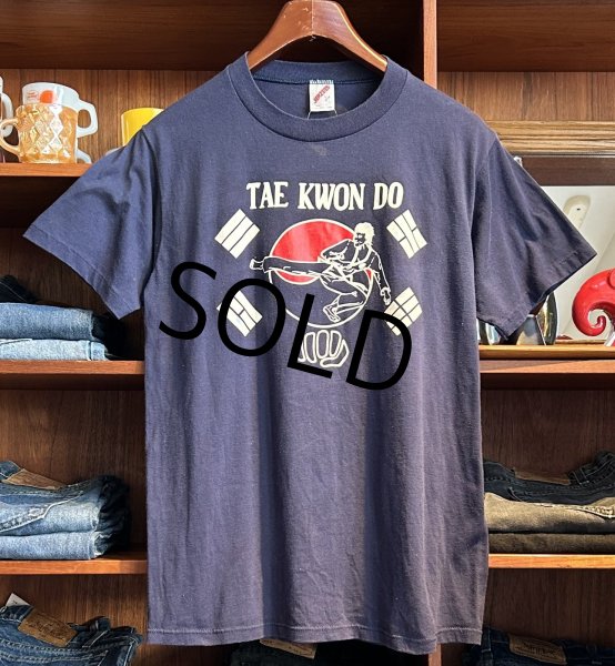 画像1: 90's【USA製】ビンテージ【ジャージーズ】【JERZEES】【TAE KNOW DO】テコンドー 【紺】武術【Ｔシャツ】【サイズL】  (1)