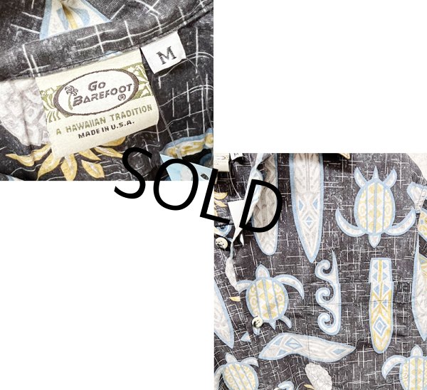 画像2: 【USA製】【ビンテージ】【GO BAREFOOT】アロハシャツ【ウミガメ×波×カヌー模様】ハワイアンシャツ【黒×水色×ベージュ】コットン【半袖シャツ】【サイズM】  (2)