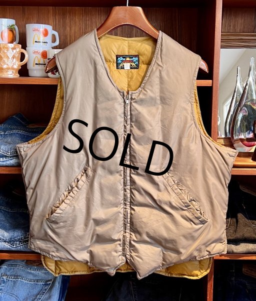 画像1: 70's~【ビンテージ】【Eddie Bauer】【エディーバウアー】バウアーダウン【ブラウンベージュ】ダウン【ダウンベスト】【サイズUS46】  (1)