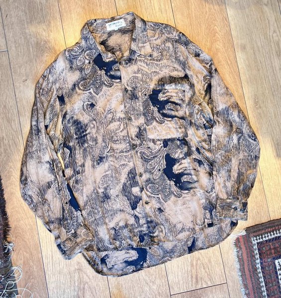 画像1: イタリー製【ビンテージ】MONDO DI MARCO【モンド・ディ・マルコ】【ライトブラウン×黒模様】【レーヨンシャツ】【サイズL】  (1)