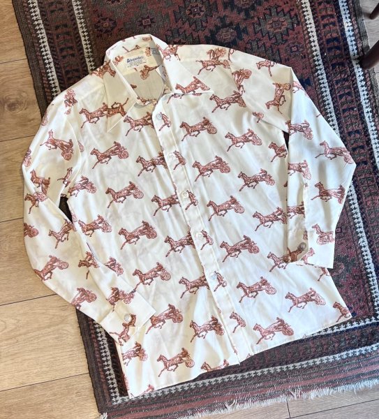 画像1: ビンテージ【Alexander's】アレキサンダーズ【クリーム】馬総柄【ポリエステル】ボックスシャツ【サイズＭ】   (1)