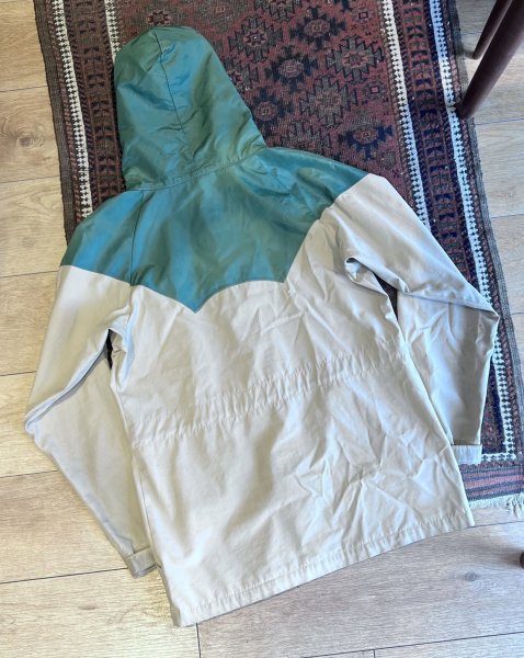 画像3: 80's∼【ビンテージ】【BANANA EQUIPMENT】バナナエキュイップメント【ベージュ×緑切り返し】【マウンテンパーカー】【フード付き】ジップアップジャケット【サイズM】  (3)