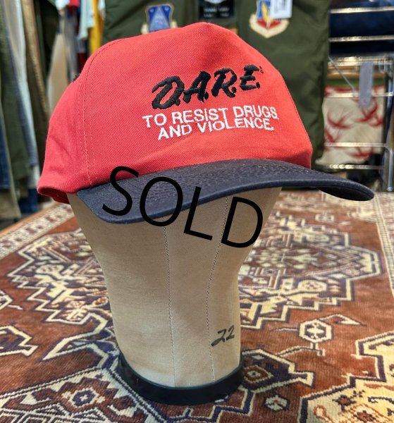 画像1: 【デッドストック】90’ｓ【ビンテージ】【D.A.R.E】【赤×黒】【コットンキャップ】【ＢＢキャップ】  (1)