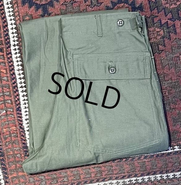 画像1: デッドストック【60's】【米軍実物】U.S.ARMY【ビンテージ】OG107【ベイカーパンツ】サイドアジャスター付き【ユーティリティパンツ】【32ｘ33】  (1)