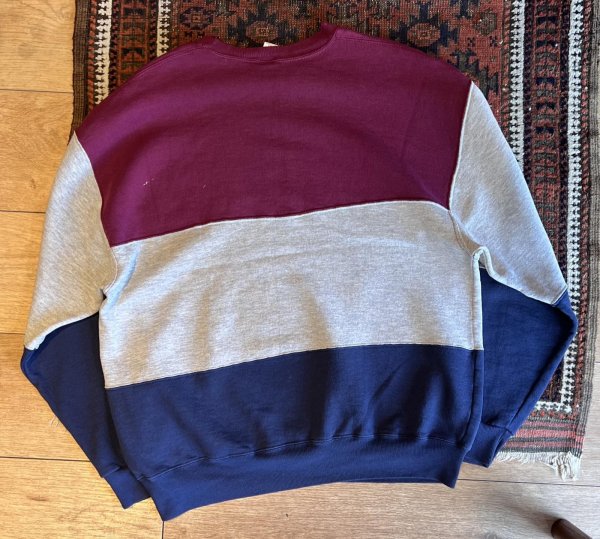 画像3: 90'ｓ USA製 【ビンテージ】【RUSSELL】ラッセル 【エンジｘグレーｘ紺】切り返し【クルーネック】前V スウェット【サイズＸＬ】  (3)