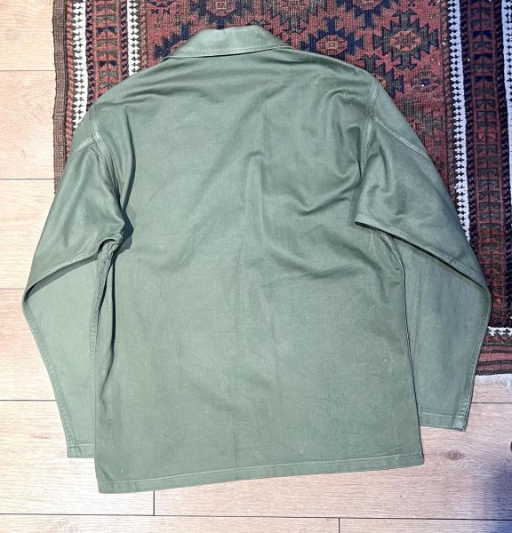 画像3: 【60's】【米軍実物】【ビンテージ】【U.S.ARMY】【OG107】ワッペン付き【ユーティリティシャツ】【サイズS程度】  (3)
