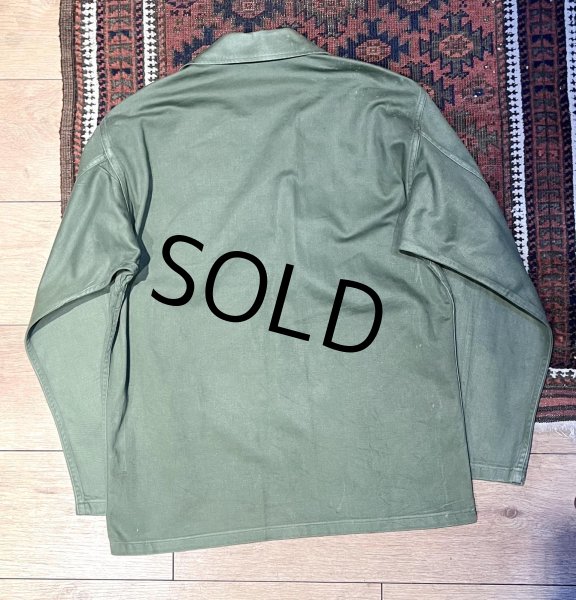 画像3: 【60's】【米軍実物】【ビンテージ】【U.S.ARMY】【OG107】ワッペン付き【ユーティリティシャツ】【サイズS程度】  (3)