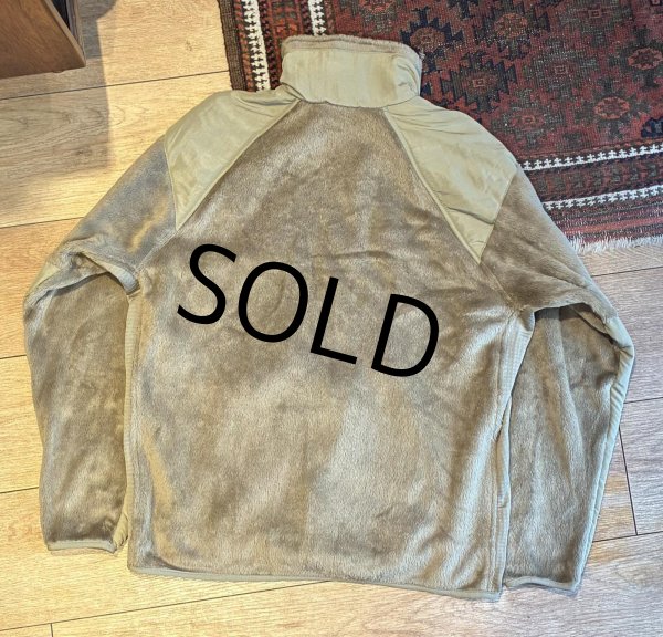 画像3: デッドストック 米軍実物【ECWCS】GEN3【Polartec】ポーラテック タンカラー フリースジャケット 【M-R】  (3)