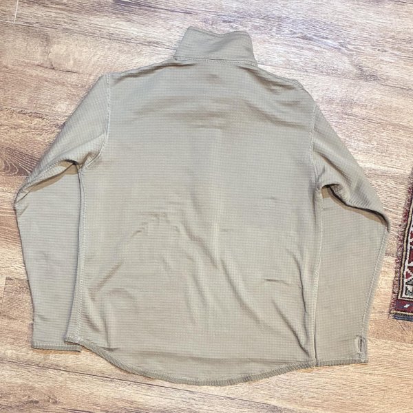 画像3: ビンテージ【米軍実物】U.S.ARMY【ECWCS】GEN3【LEVEL2】【コヨーテ】ブラウン タンカラー グリッドフリース【プルオーバーシャツ】【M-R】  (3)