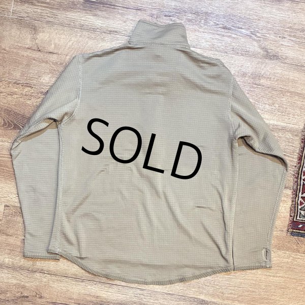 画像3: ビンテージ【米軍実物】U.S.ARMY【ECWCS】GEN3【LEVEL2】【コヨーテ】ブラウン タンカラー グリッドフリース【プルオーバーシャツ】【M-R】  (3)