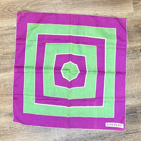 画像2: 70's~【ビンテージ】GIVENCHY オールド【ジバンシー】黄緑ｘ紫【スカーフ】ハンカチ  (2)