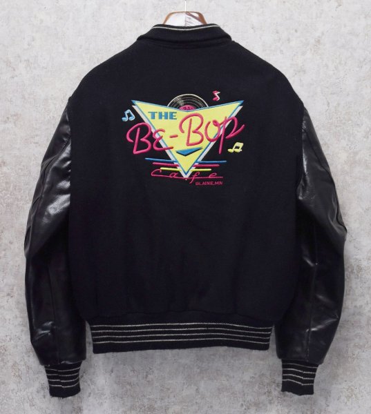 画像1: 〜80’ｓ USA製【DeLONG】デロング【ビンテージ】The Be-Bop Cafe【メルトンｘレザー】【黒】【襟付きスタジャン】【US42】  (1)