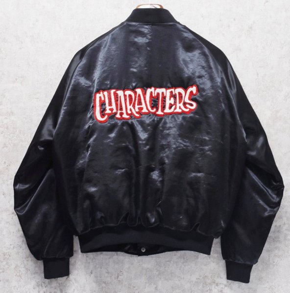画像1: 90's【USA製】【ビンテージ】ヒルトン【HILTON】【黒】CHARACTERS【中綿入り】【サテンブルゾン】Ｌ  (1)