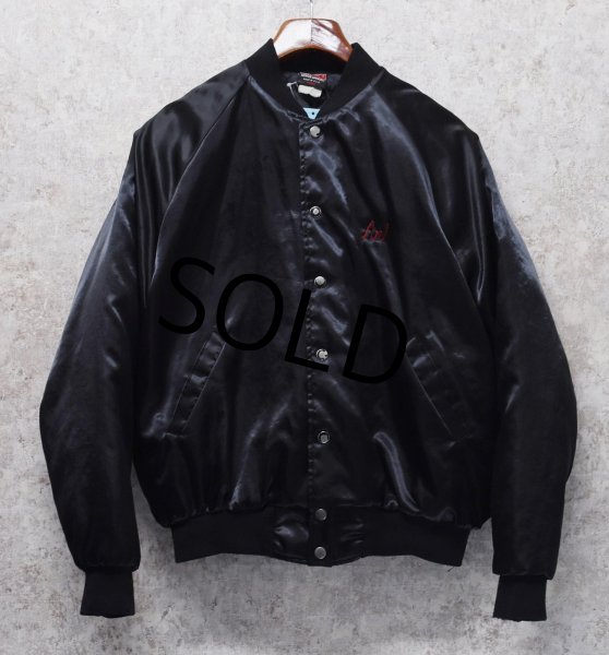 画像3: 90's【USA製】【ビンテージ】ヒルトン【HILTON】【黒】CHARACTERS【中綿入り】【サテンブルゾン】Ｌ  (3)