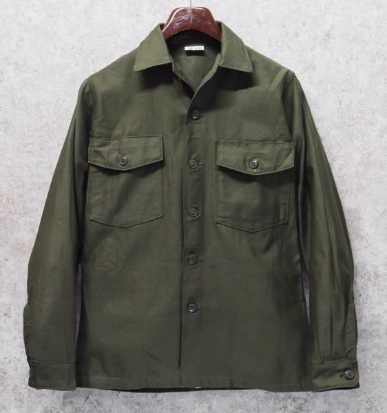 画像1: デッドストック【60's】【U.S.ARMY】【米軍実物】【ビンテージ】平ボタン【ユーティリティシャツ】【14 1/2×33】  (1)