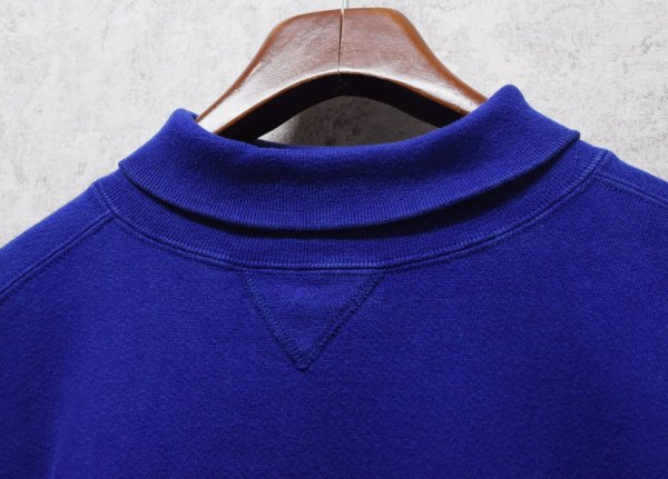 画像3: 90's【USA製】【RUSSELL】ラッセル 【ビンテージ】青 前V【無地】【ハイネックスウェット】【サイズXL】  (3)