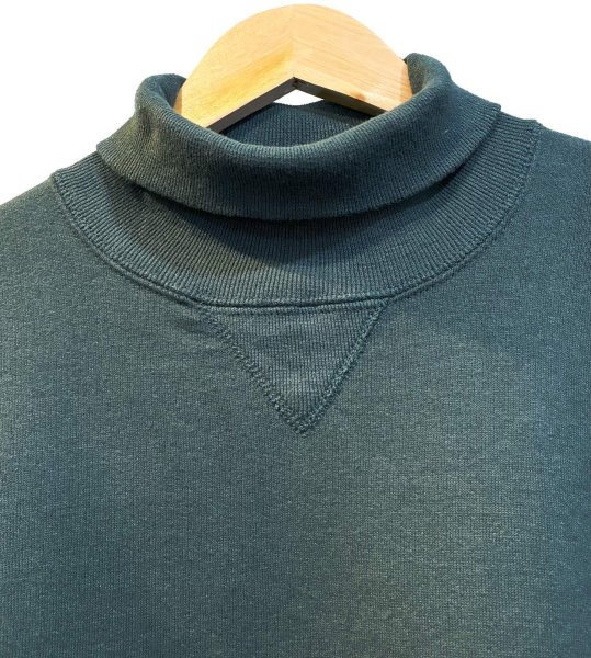 画像4: 90's【USA製】【RUSSELL】ラッセル 【ビンテージ】ダークグリーン 前V【無地】【タートルネックスウェット】【サイズM】  (4)