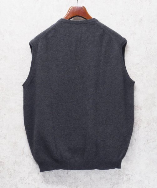 画像3: スコットランド製 ビンテージ【アクアスキュータム】チャコール Vネック【アンゴラウールベスト】【44】  (3)
