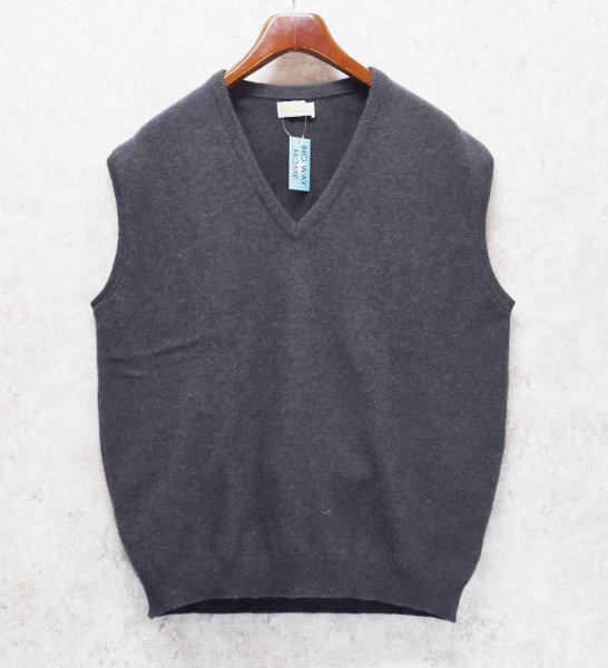 画像1: スコットランド製 ビンテージ【アクアスキュータム】チャコール Vネック【アンゴラウールベスト】【44】  (1)